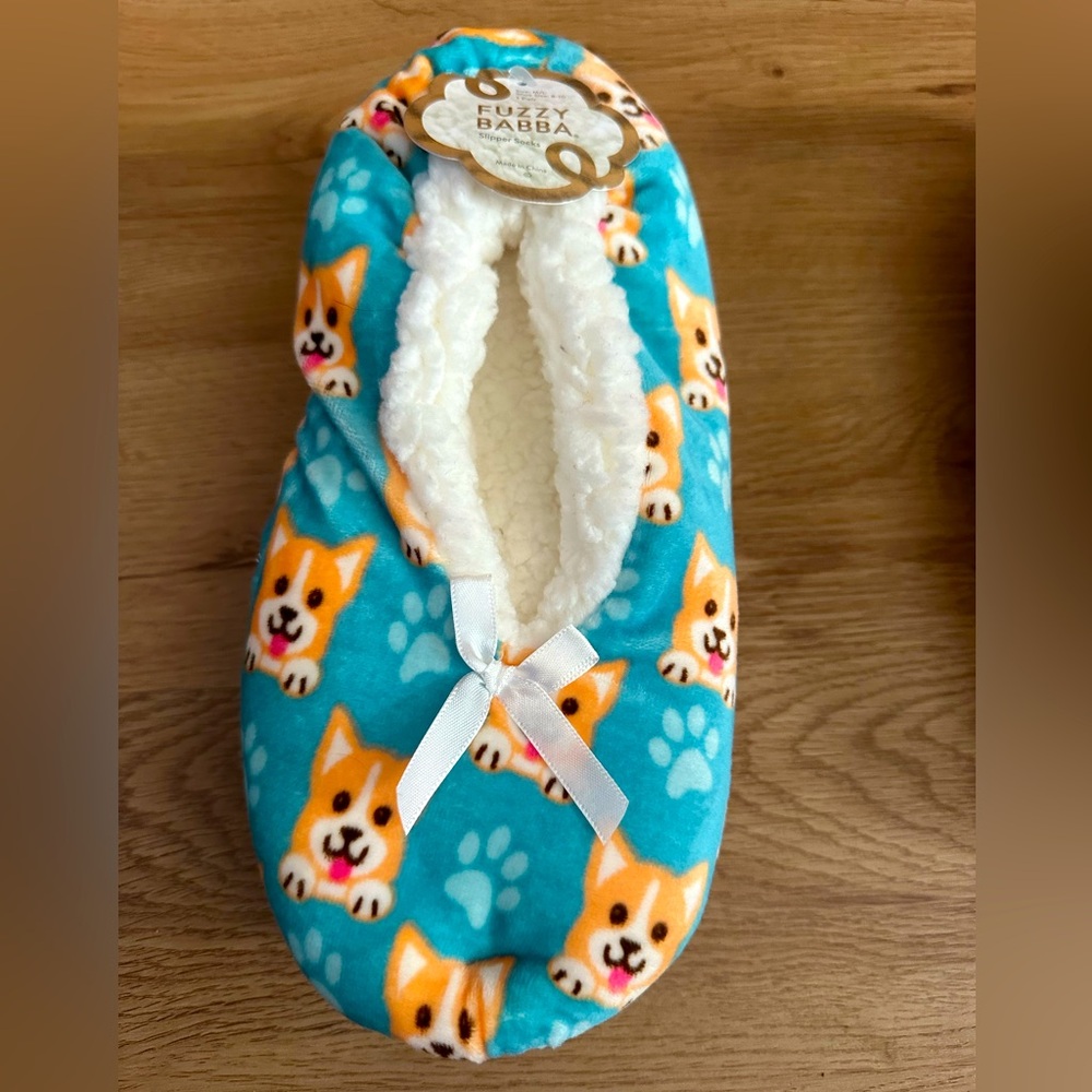 2/$10 NWT Fuzzy Babba Slippers with dog heads